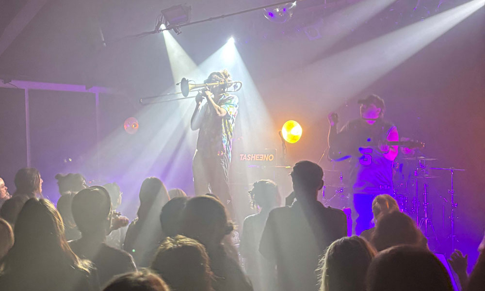 Musiker auf der Bühne in der Westtor Halle